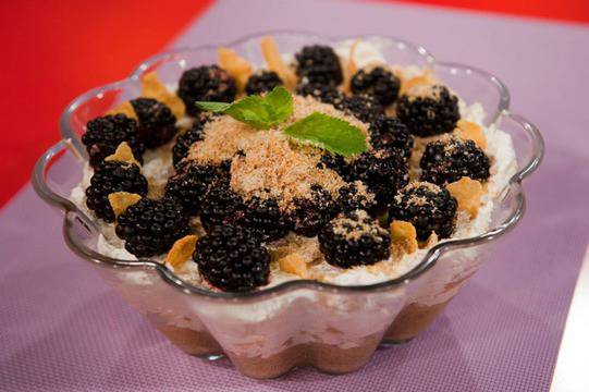 Чийзкейк с цели къпини и корнфлейкс