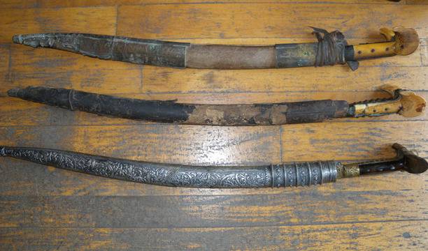 ДАНС пресече трафик на антики, уникален ятаган с дръжка от слонова кост сред находките (Снимки)