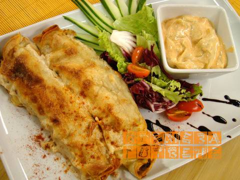 Палачинки с телешко, сметана и червен пипер