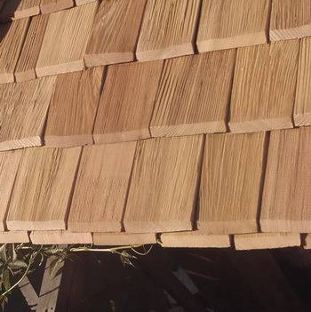 Монтаж на покрив с дървени керeмиди