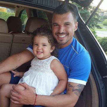 Тъжно! Валери тотално забрави за сина си! Привързан е само към малката Никол!