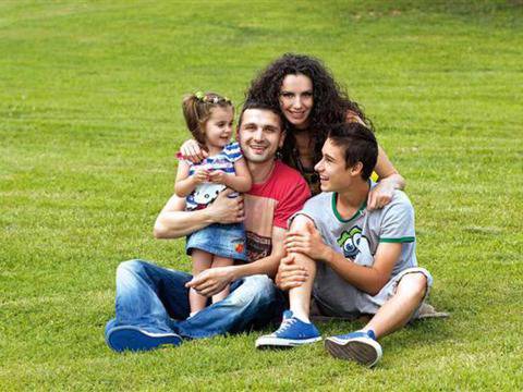 Александър Сано и Нели Атанасова сключиха брак на плажа (Снимки)