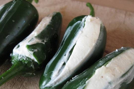 Пълнени люти чушлета със сирене