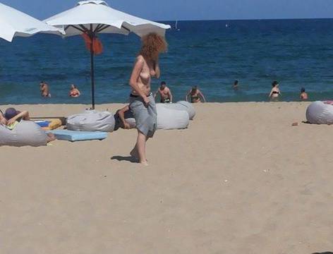 Люси Дяковска топлес на плажа в Созопол (снимки) видяна 6949 коментари 1
