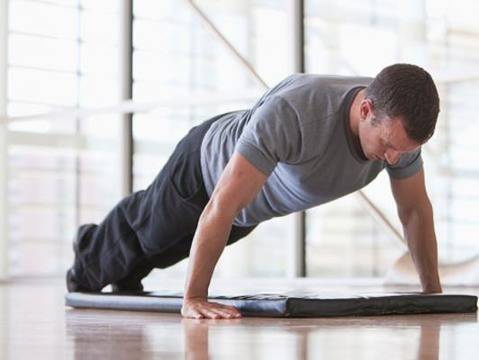 Тренировка за гърди в домашни условия