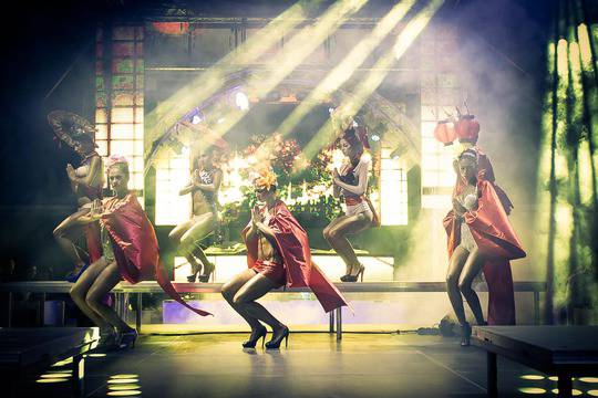 Bedroom Beach закрива сезона с двудневно парти Спектакълът “Moulin Rouge” слага край на лятото