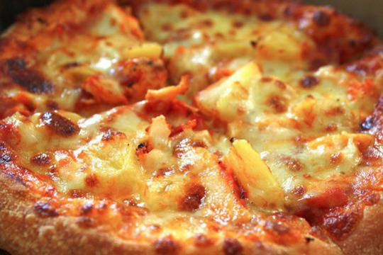 Пица с ананас и моцарела