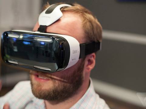 Виртуалната реалност става мобилна с GearVR на Samsung и Oculus Rift (Видео)