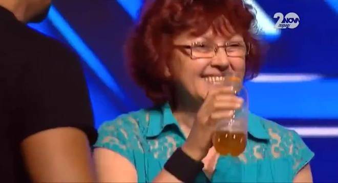 X Factor – Жена падна на сцената
