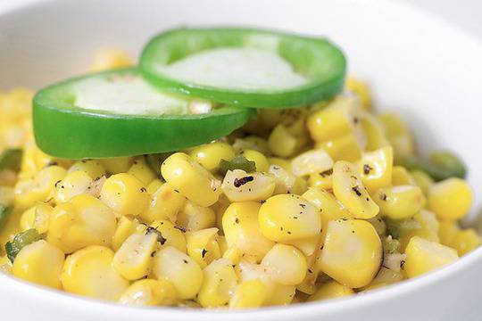 Салата от царевица с чушки и каперси