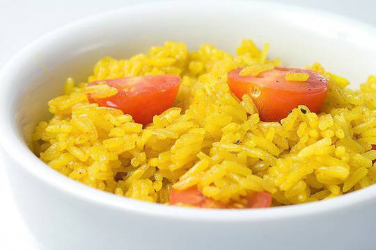 Ориз с шафран и чери домати