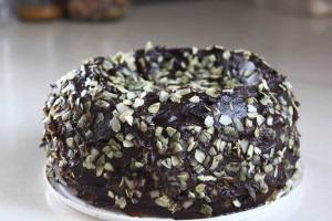 Шоколадова торта без брашно, без яйца, без мляко, без захар и без печене