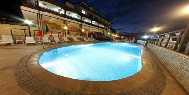 Почивка на планина, СПА и лукс в Баня! 2 нощувки, закуски, вечери, минерален басейн, СПА на ТОП цена в СПА хотел Аспа Вила!