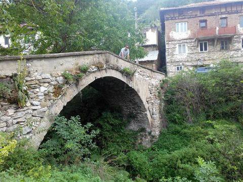 В битка за българското село