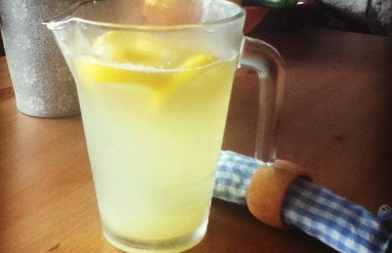 Освежаваща домашна лимонада