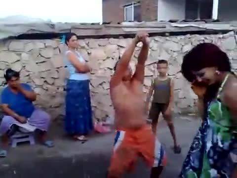 За първия учебен ден Циганчета с „Гучи” и Танци на училище