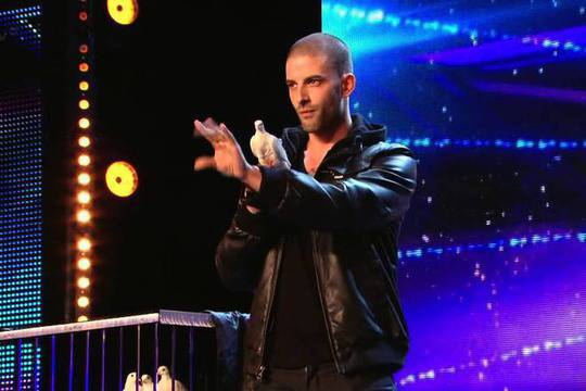 Изумителен фокусник