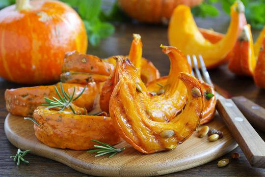 Печена тиква с мед и лимонови корички