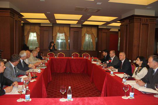 РБ ще настоява да има повече пари за образование и по-малко за подслушване