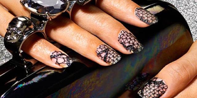 ВАРНА: Spa маникюр с Shellac “Bluesky” или Френски маникюр, пилинг на ръцете и неограничен брой арт декорации на ТОП ЦЕНА от…