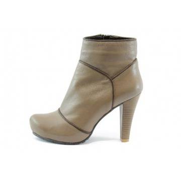 Бежови дамски боти на ток МИ 330KP