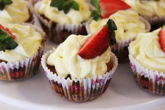 Ягодови мъфини с овесени ядки и крем Филаделфия