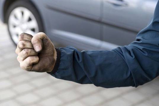 Нов екшън в София! Араби пребиха мъж