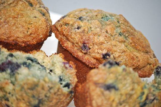 Мъфини с боровинки и овесени ядки