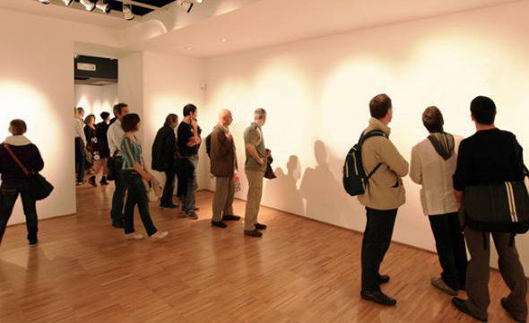 Американка продава невидимо изкуство, колекционери плащат луди пари