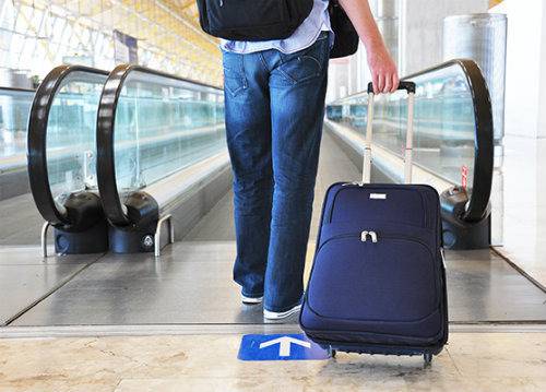 5 неща, който да вземете със себе си докато пътувате, за да останете във форма.