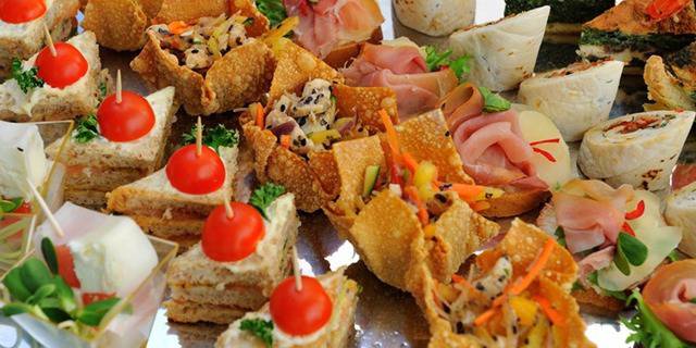 СОФИЯ: Красиво и здравословно плато! Плато микс от 70 вкусни хапки на ТОП цена от Healthy and Diet Catering!