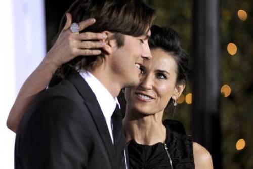 Деми Мур предлага помощ на Аштън Къчър и Мила Кунис