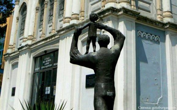 Изложба на НХА гостува в Бургас