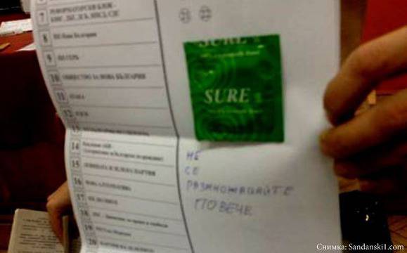 Бюлетина с презерватив стана хит в социалните мрежи