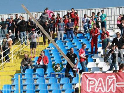 Фен на Марек втрещи футболния свят! Оръжие за масово унищожение на стадион, пишат в Полша