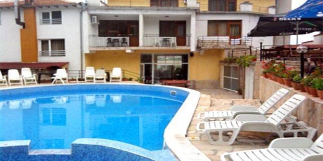 Почивка на планина в Огняново! 2 нощувки със закуски и вечери, минерален басейн на ТОП цена в хотел Черния Кос!