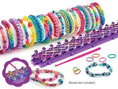 Оферта за: Комплект за плетене на гривни Rainbow Loom Bands с троен стан, 300 ластичета и пособия за плетене.