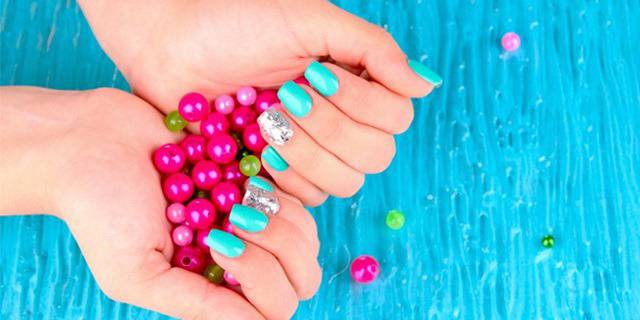 ВАРНА: Маникюр с нови цветове на гел лак Gelish на ТОП цена в Студио Ивона!