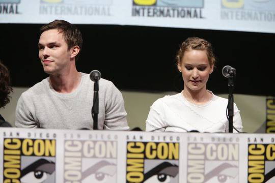 Защо Дженифър Лорънс се е снимала гола