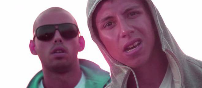 Гледайте видеото към „Аз съм“ на Homelesz и 2