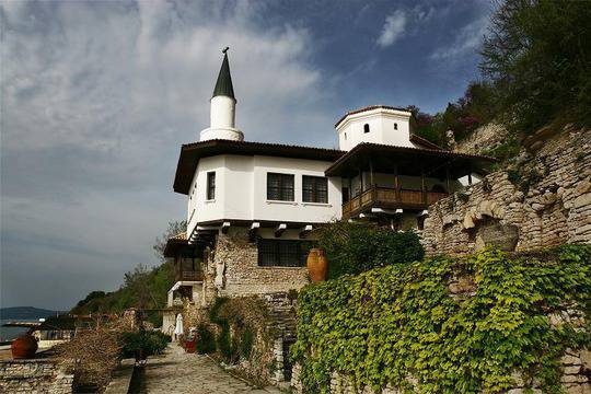 АРХИТЕКТУРНО-ПАРКОВ КОМПЛЕКС “ДВОРЕЦА” – Балчик