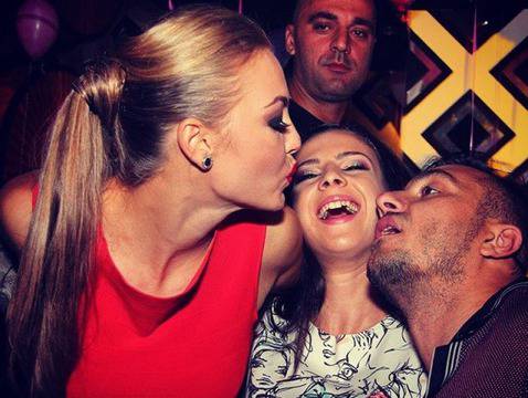 Ужас! Константин провали собствената си съпруга! Вижте в каква поза ги хванаха!