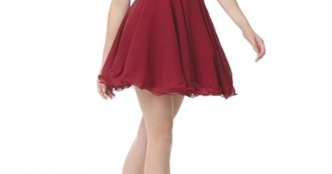 Елегантна Къса Тъмночервена Рокля с Бяла Дантела Гол Гръб