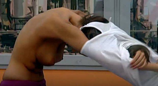 СЕМ глобява циците на Линдарева