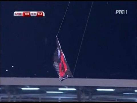 Знаме спря футболен мач и взриви стадиона – Сърбия Албания !Drone on Match Serbia Albania EURO 2016 Qualification