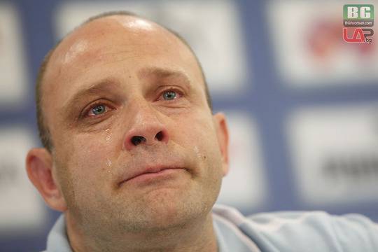 Шок! Фолк певица подари бикините си на Тити Папазов! Вижте защо!