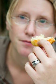 Какви са симптомите на хранителните алергии?