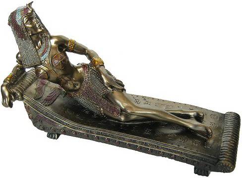 Клеопатра – статуетка от полирезин на най-великата владетелка на Египет – 30 см.