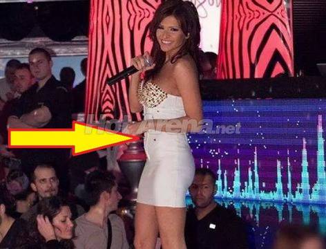 Сензация! Преслава показа бременното си коремче по време на участие!