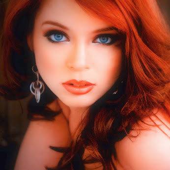 Френски маникюр с бяло цвете